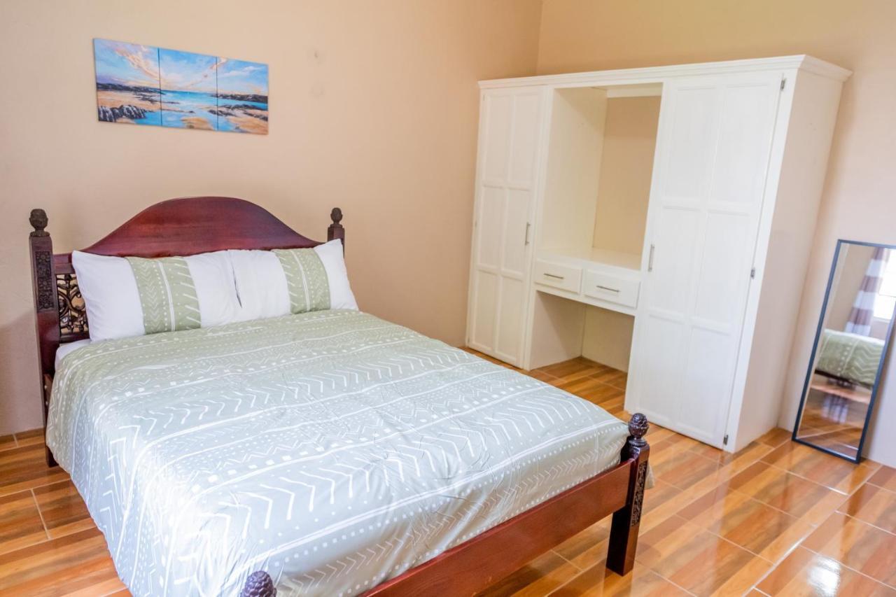 Golden Palms Apartment Kingstown Ngoại thất bức ảnh