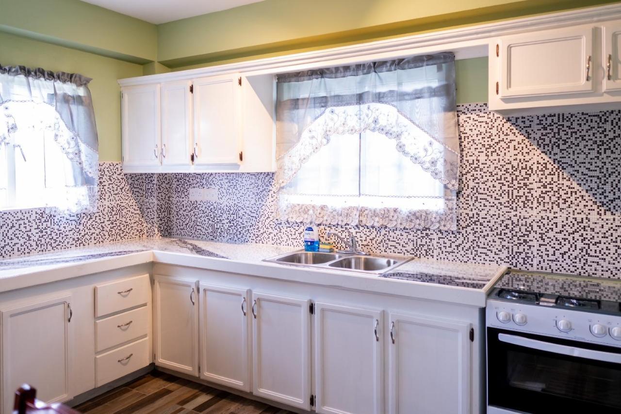Golden Palms Apartment Kingstown Ngoại thất bức ảnh